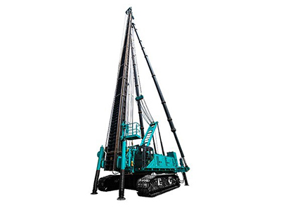Sonnette de battage hydraulique, sur chenilles