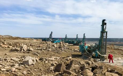 Opération centralisée dans une mine de charbon dans le Xinjiang